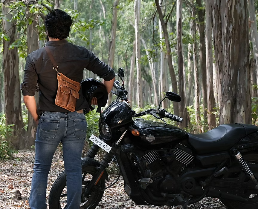 Stroll & Swing Leather Thigh Bag
