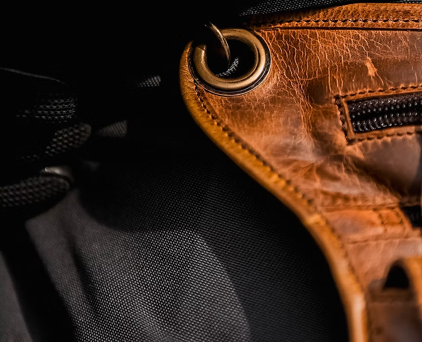 Stroll & Swing Leather Thigh Bag