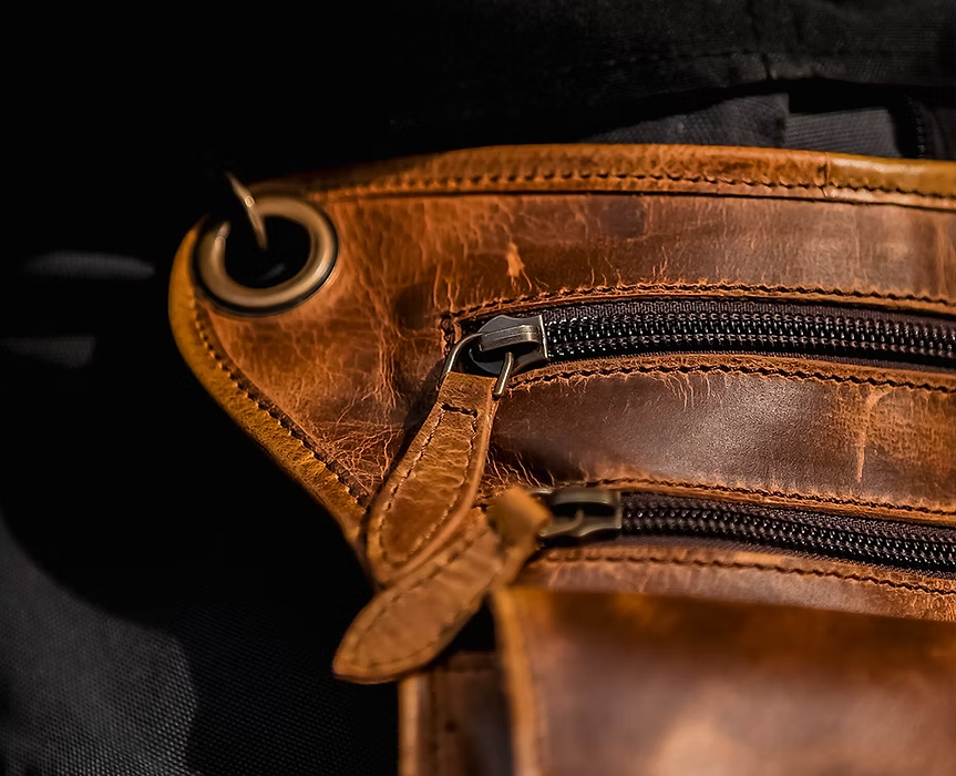 Stroll & Swing Leather Thigh Bag
