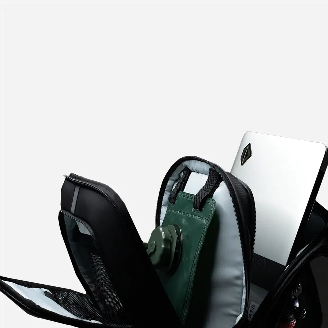 Carbonado X16 Racing Red Bag